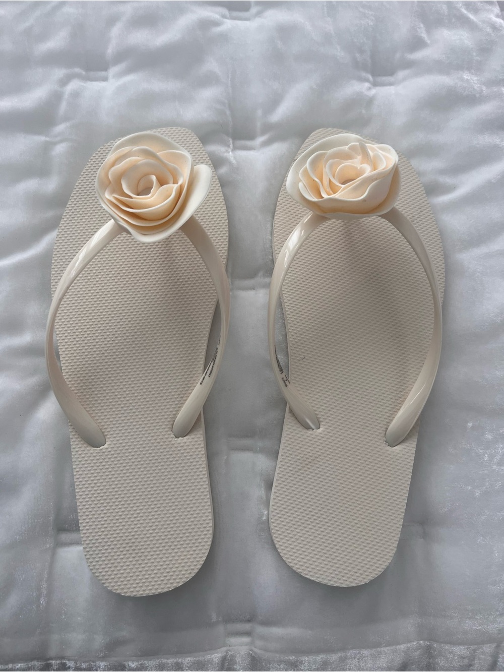 Women’s Cream Floral Flip Flop Sandals